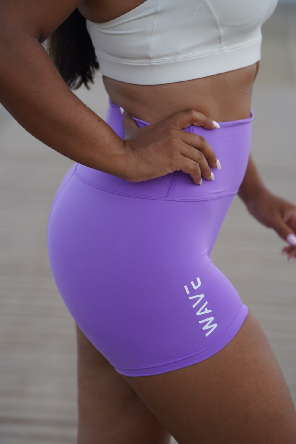 SHORT | MORADO