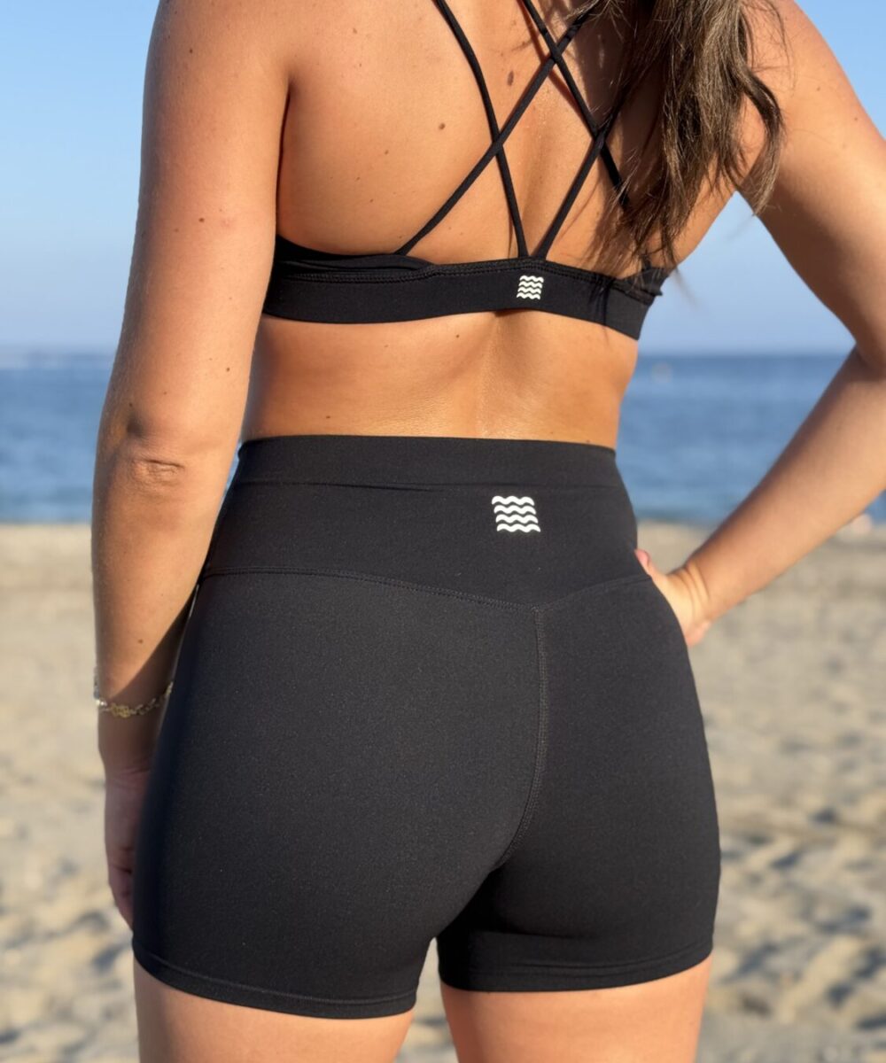 Alternative view of SHORT | NEGRO