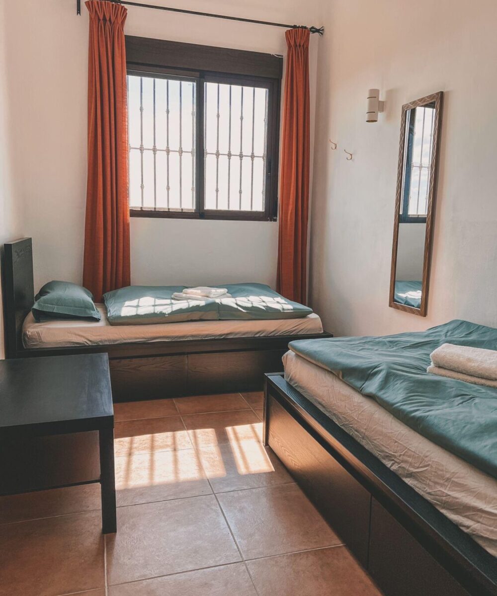 Alternative view of EMOM ROOM 2 | 2 SINGLE BED